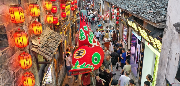 非遗鱼灯游古村